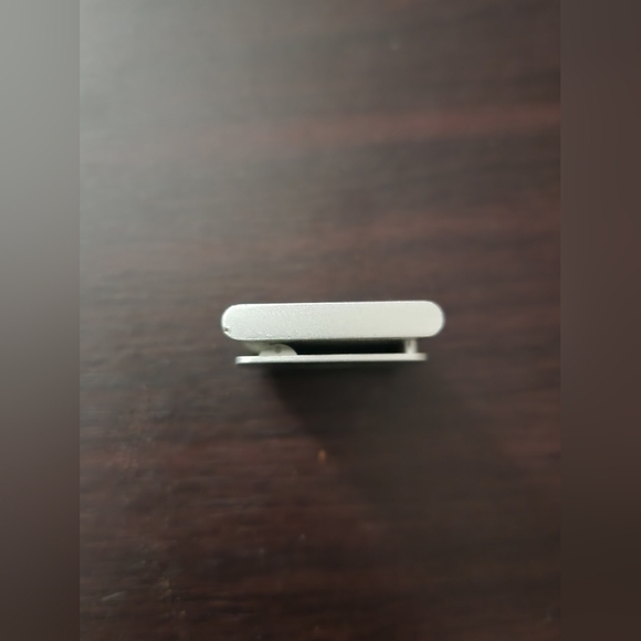 Apple Shuffle IPod 4th Generation For Parts/Repair - Picture 5 of 5